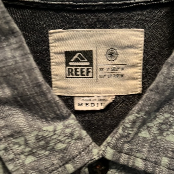 Reef Medium button up - Picture 2 of 3